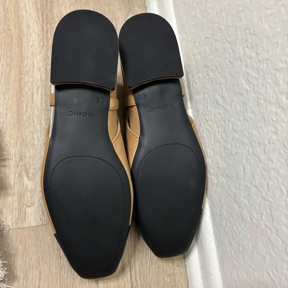 NWT Vionic Petaluma Camel Tan Leather Black Cap Toe Slingback Flats Size 10 Wide - Picture 6 of 7